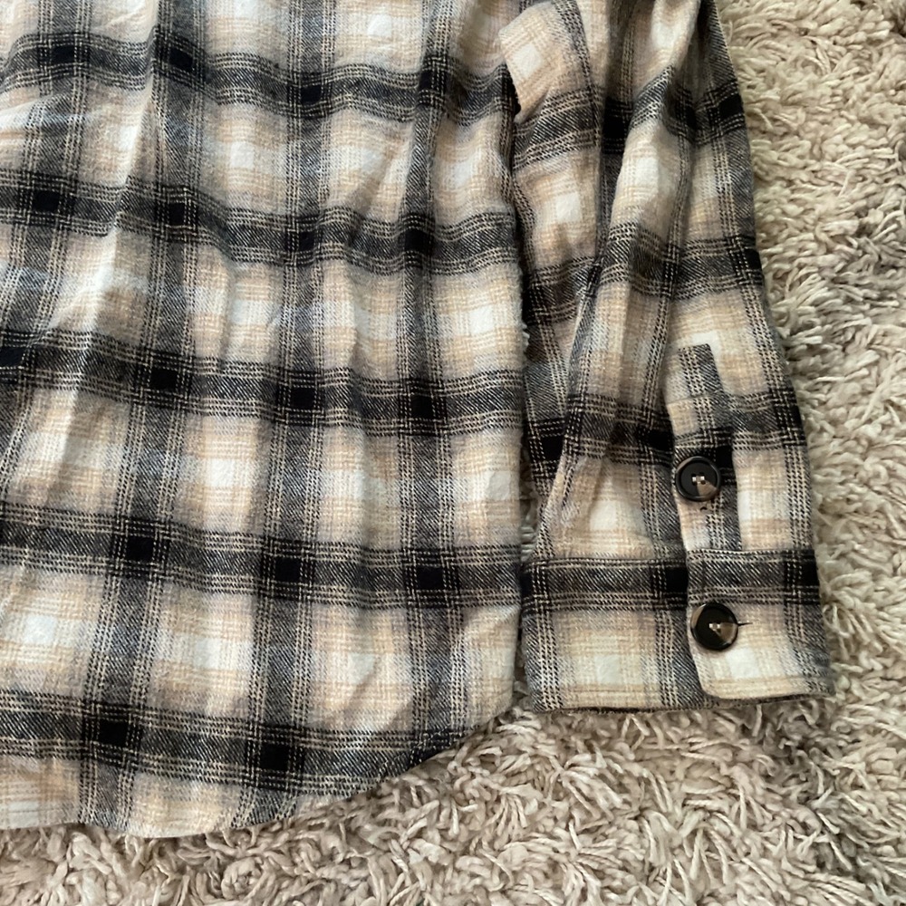 E&M Tan and Black Plaid Button Down Shacket Oversized Flannel Shirt Large - Picture 8 of 13